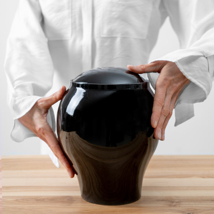 Classic Pure Black Cremation Urn