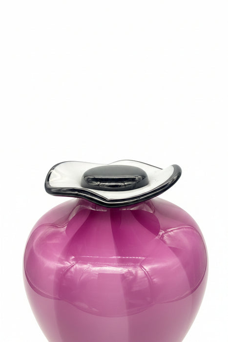 Short lid to allow for smaller niche