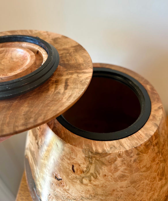 Comes with top opening threaded lid