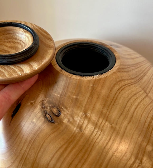 Comes with top opening threaded lid