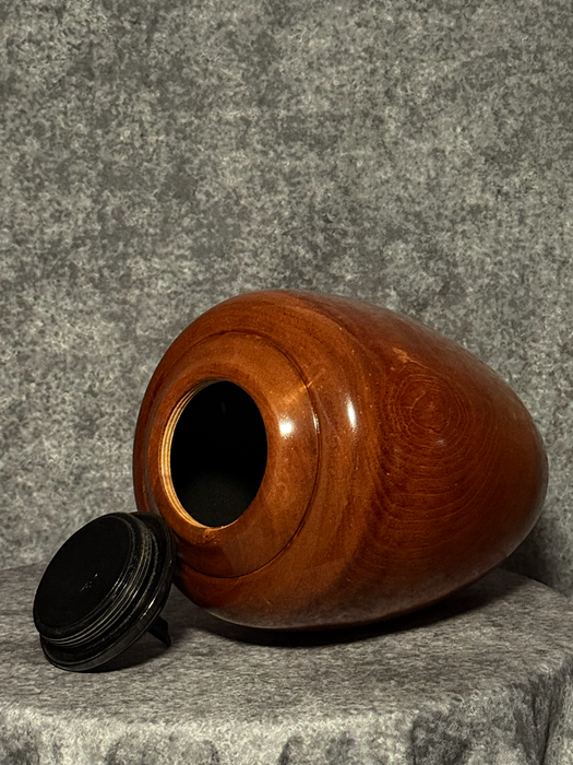 Come with a top opening threaded lid