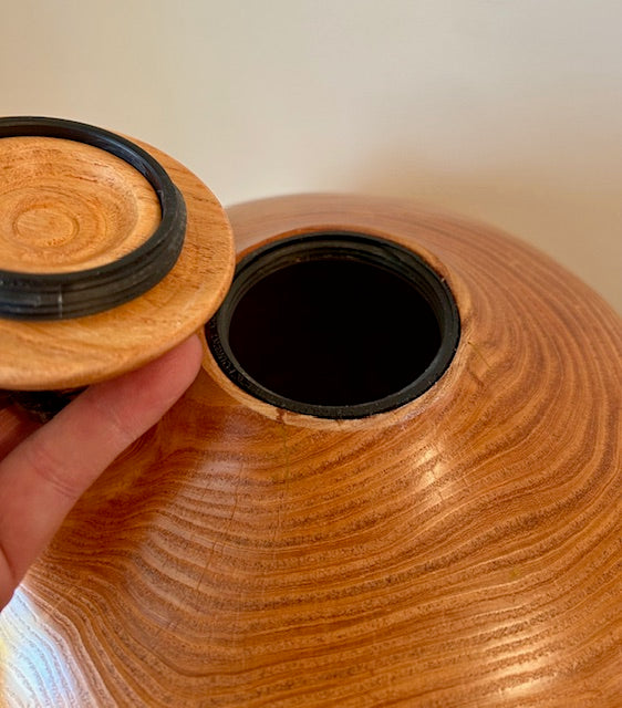 Comes with a top opening threaded lid