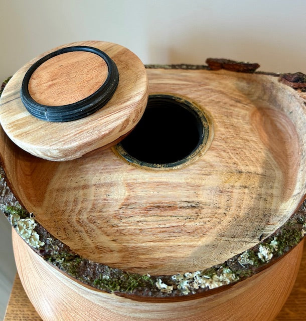 comes with a top opening threaded lid