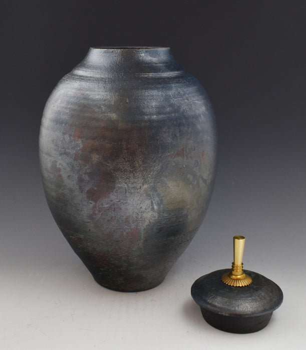 Comes with top opening non-threaded lid