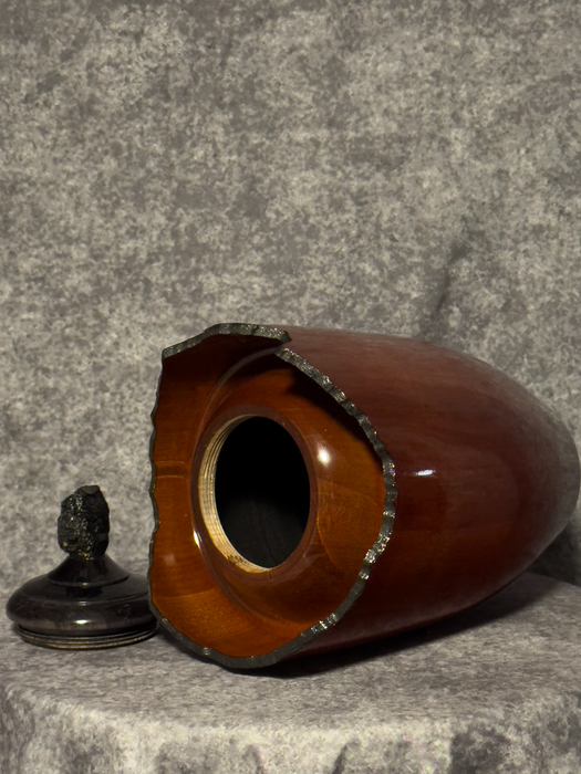 Comes with top opening threaded lid