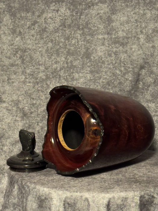 Comes with a top opening lid