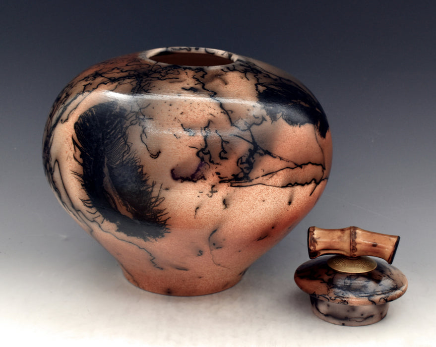 Comes with top opening non-threaded lid 