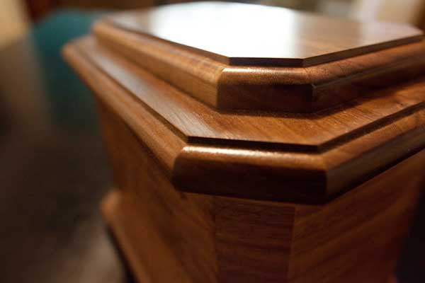 Octagon urn in walnut wood